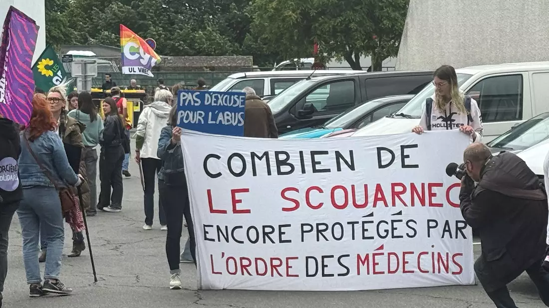 Der Prozess um den massenhaften Missbrauch junger Patienten durch einen Klinikarzt hat in Frankreich für Erschütterung gesorgt. - Bild: Michael Evers/dpa