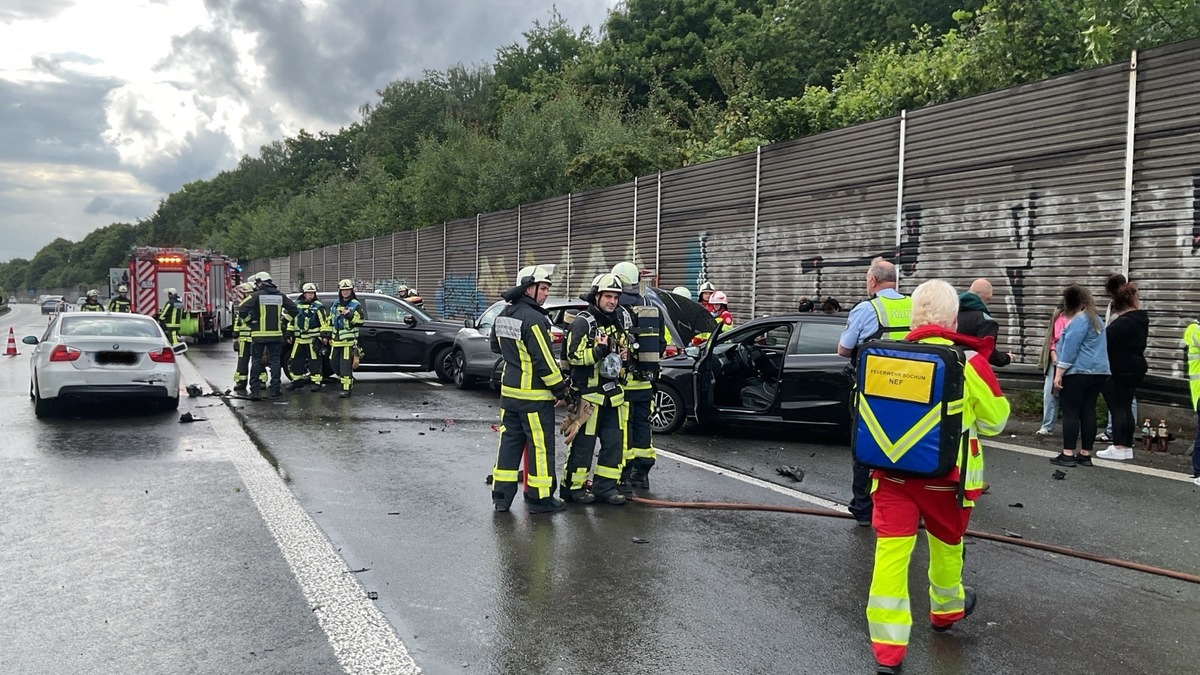 FW-BO: Verkehrsunfall auf A448 mit mehreren Pkw - Foto: presseportal.de