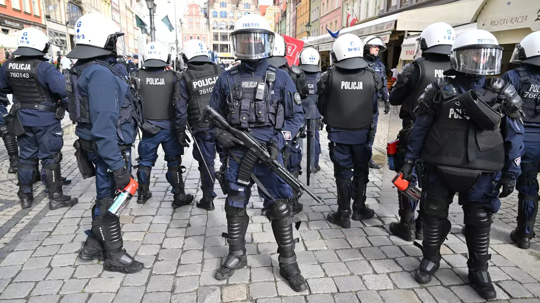 Vor dem Finale war es auf den Straßen Breslaus unruhig. - Bild: Maciej Kulczynski/PAP/dpa