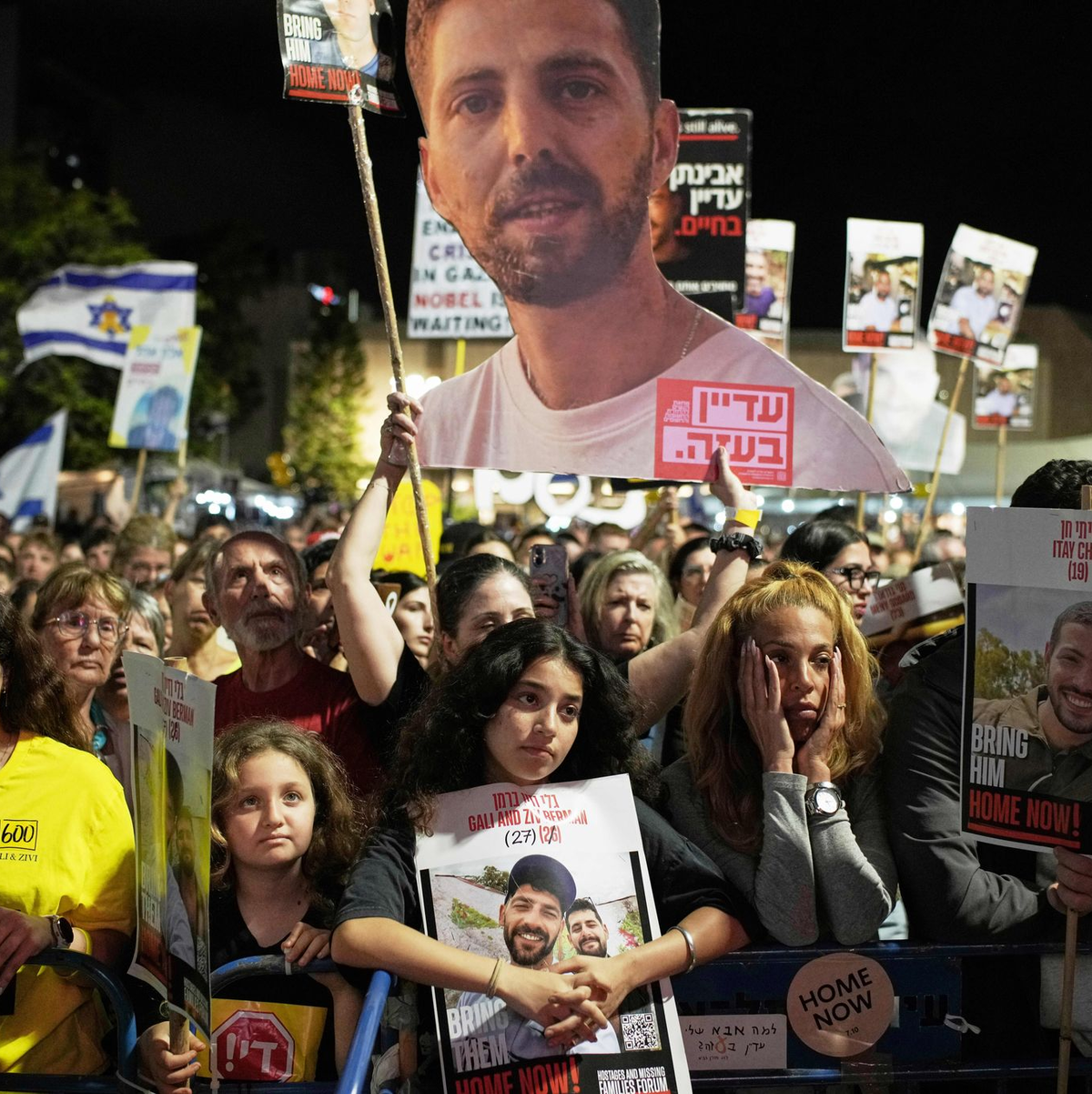 In Israel gehen erneut Menschen gegen den Krieg auf die Straße.  - Foto: Leo Correa/AP/dpa