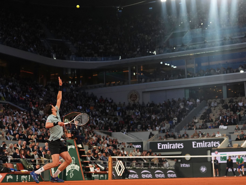 Jannik Sinner gegen Arthur Rinderknech bestritten eine Night Session in Paris. - Foto: Lindsey Wasson/AP/dpa
