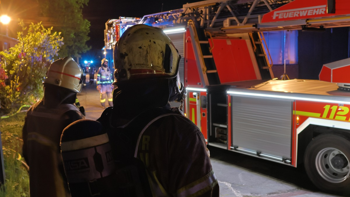 FW-SE: Dachstuhlbrand eines Einfamilienhauses in Ellerau - Foto: presseportal.de