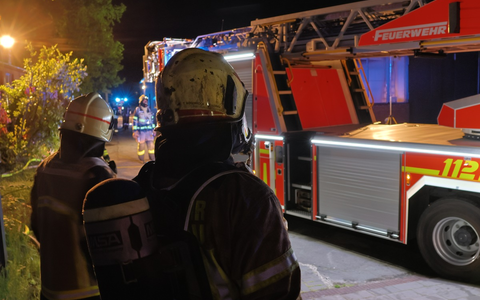 FW-SE: Dachstuhlbrand eines Einfamilienhauses in Ellerau - Foto: presseportal.de