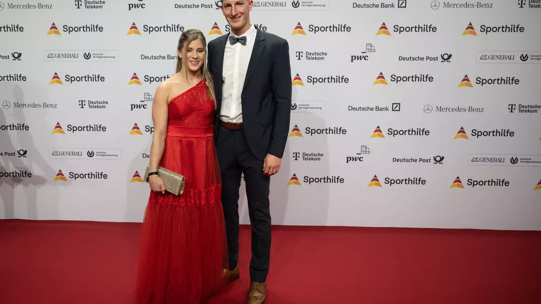 Elisabeth Seitz und Nils Heyden werden Eltern. - Bild: Sebastian Christoph Gollnow/dpa
