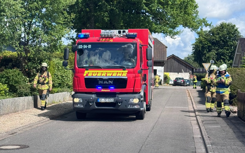 FW-SE: Verdacht auf radioaktiven Fund in Hasenkrug - Feuerwehren und ABC-Zug im Gefahrguteinsatz - Foto: presseportal.de