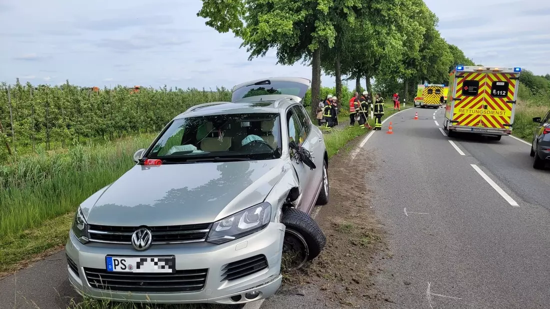 POL-STD: 49-jährige Motorradfahrerin bei Unfall im Alten Land schwer verletzt - Bild: presseportal.de