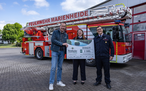 FW Marienheide: 2.500 Euro Spende an die Jugendfeuerwehr der Freiwilligen Feuerwehr Marienheide dank Krombacher Spendenaktion - Foto: presseportal.de