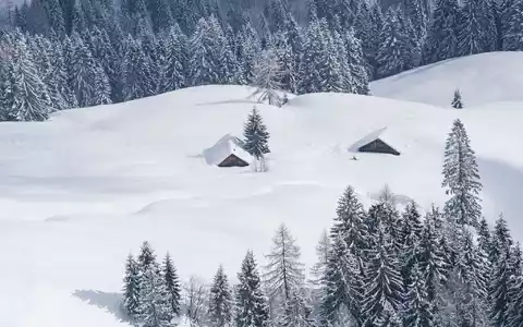 Winterräume in Hütten sollen Bergsportlern als sichere Unterkunft dienen, werden aber teils als Party-Spot missbraucht (Symbolbild). - Foto: Lino Mirgeler/dpa