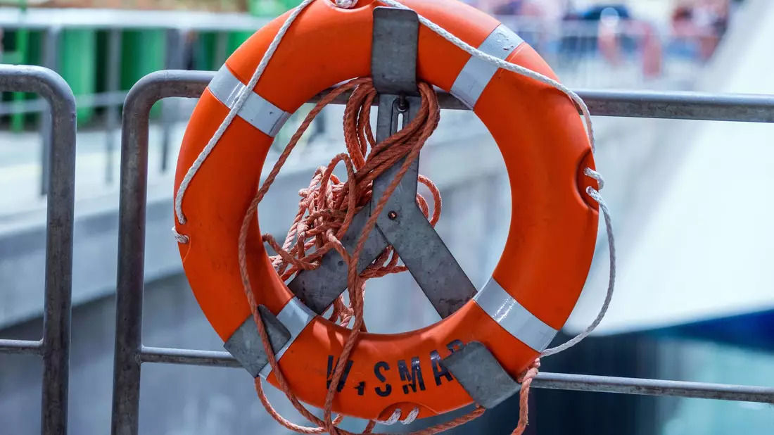 Die beiden Männer konnten nur noch leblos aus dem Wasser geborgen werden. (Symbolbild) - Bild: Jens Büttner/dpa-Zentralbild/dpa