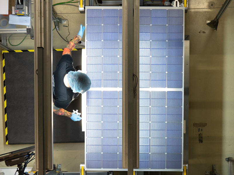 Laut Insolvenzverwalter Flöther gibt es für den Solarmodulhersteller eine Reihe von Interessenten. (Archivbild) - Foto: Sebastian Kahnert/dpa-Zentralbild/dpa