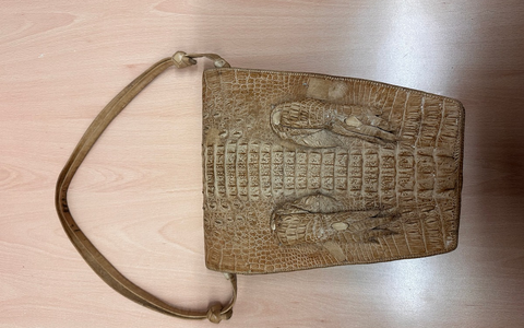HZA-D: Zoll am Flughafen Düsseldorf findet Handtasche mit Biss / Krokodilhandtasche aus streng geschützter Art vom Zoll beschlagnahmt - Foto: presseportal.de HZA-D: Zoll am Flughafen Düsseldorf findet Handtasche mit Biss / Krokodilhandtasche aus streng geschützter Art vom Zoll beschlagnahmt - Foto: presseportal.de
