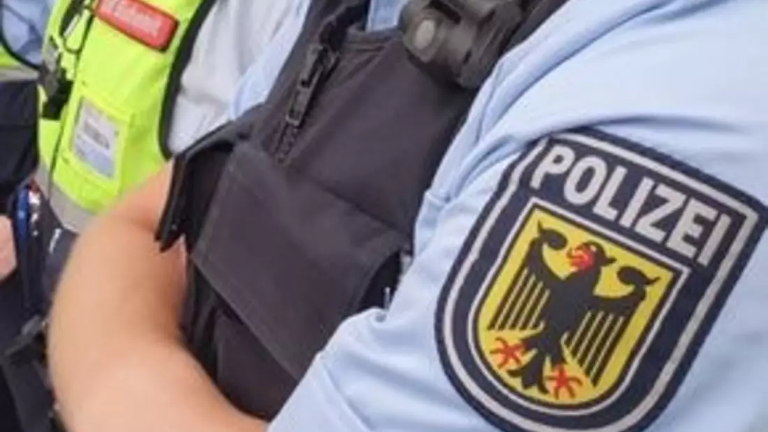 Bundespolizeidirektion München: Fälscher kann Ersatzfreiheitsstrafe nicht abwenden - Mehrere Angriffe gegen Prüfdienst- und DB-Sicherheitsmitarbeiter - Bild: presseportal.de
