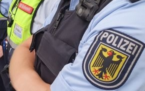Bundespolizeidirektion München: Fälscher kann Ersatzfreiheitsstrafe nicht abwenden - Mehrere Angriffe gegen Prüfdienst- und DB-Sicherheitsmitarbeiter - Foto: presseportal.de