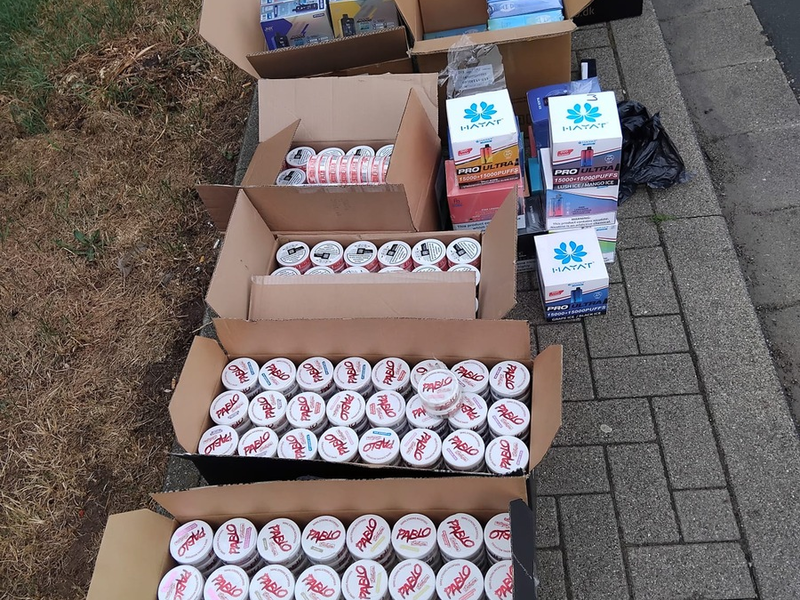 HZA-SB: 8.424 ml Substitute und 2.259 Dosen Snus sichergestellt; Saarbrücker ZOLL entdeckt versteckte Tabakwaren - Foto: presseportal.de