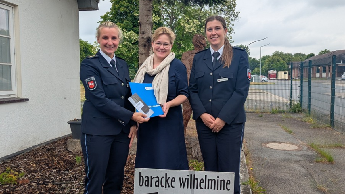 POL-VER: Demokratiearbeit innerhalb der Polizei: Polizeiinspektion Verden/Osterholz und der Dokumentations- und Lernort Baracke Wilhelmine unterzeichnen Kooperationsvertrag - Foto: presseportal.de