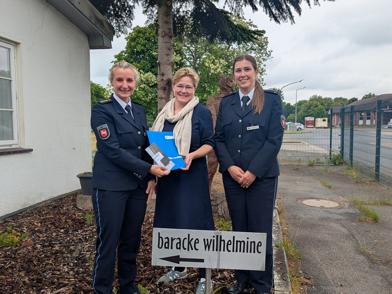 POL-VER: Demokratiearbeit innerhalb der Polizei: Polizeiinspektion Verden/Osterholz und der Dokumentations- und Lernort Baracke Wilhelmine unterzeichnen Kooperationsvertrag - Foto: presseportal.de