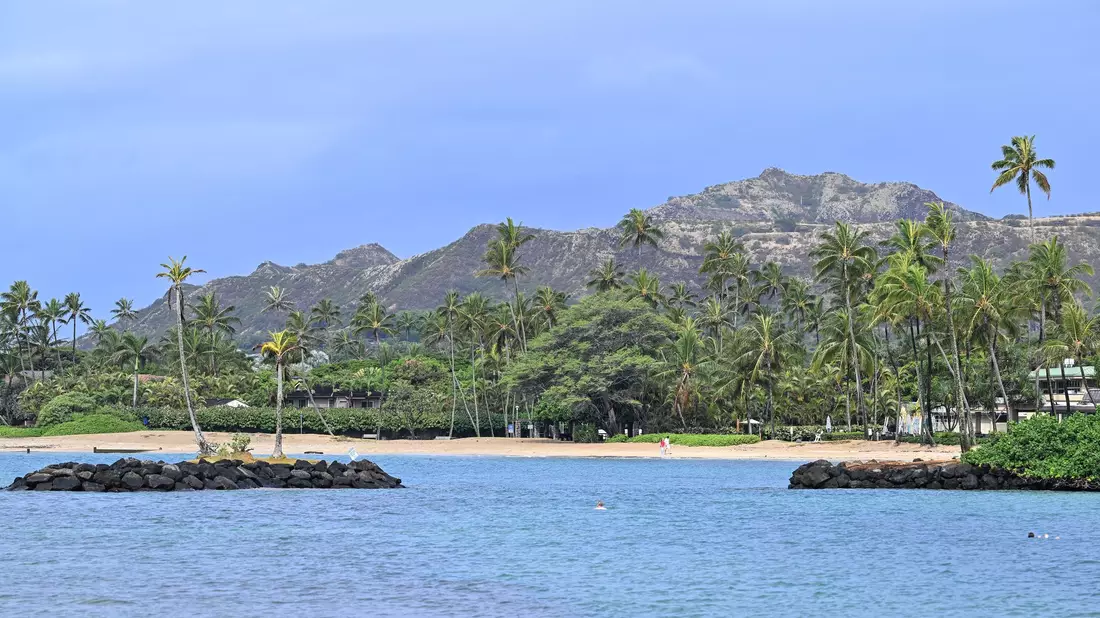 Laut Tourismusbehörde kamen 2023 rund zehn Millionen Besucher nach Hawaii. (Archiv) - Bild: Soeren Stache/dpa