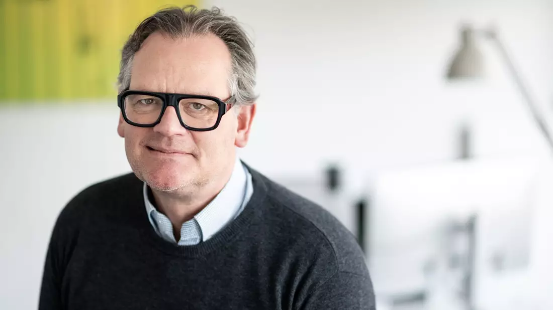 Doch noch zum Bund? Firmenchef Hüser meldet sich angesichts der politischen Lage nachträglich für die Bundeswehr - Bild: Fabian Strauch/dpa