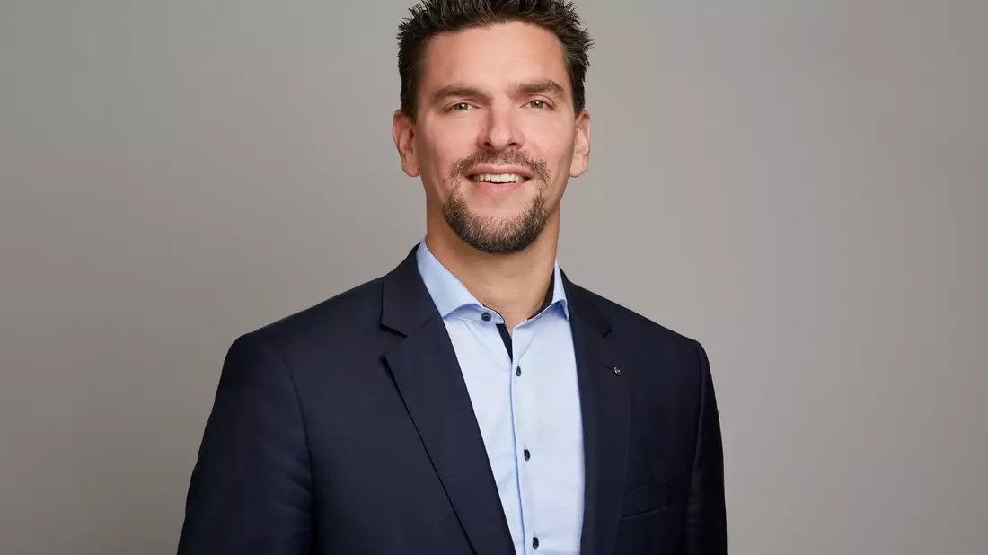 Henner Pasch hatte den Wehrdienst verweigert, heute sieht er das anders. - Bild: Leon Sinowenka/Bergische IHK/dpa