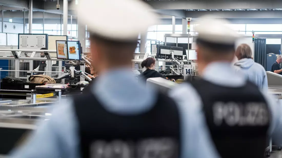 BPOL NRW: Wertsachen aus der Sicherheitskontrolle gestohlen - Bundespolizei am Flughafen Köln Bonn reagiert schnell - Bild: presseportal.de