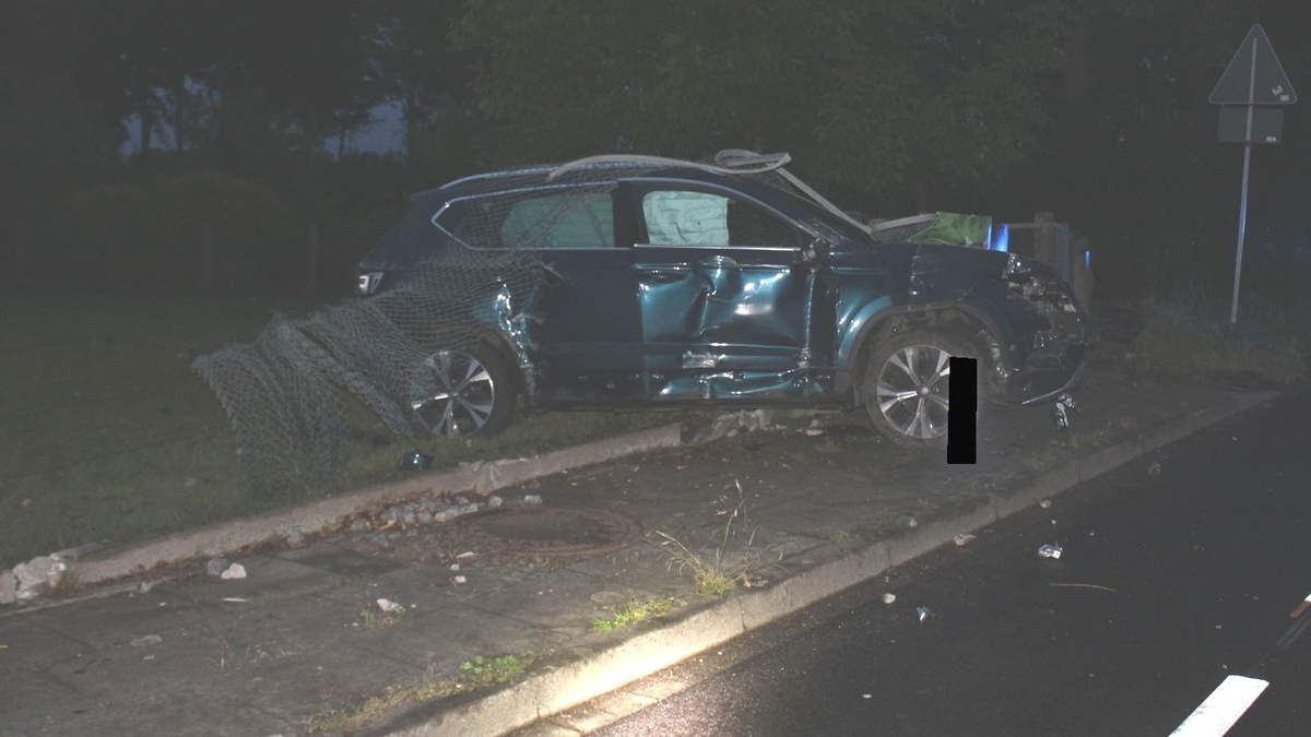 POL-MI: Autofahrt endet im Zaun - Fahrer alkoholisiert - Foto: presseportal.de