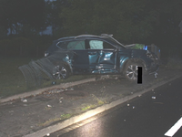 POL-MI: Autofahrt endet im Zaun - Fahrer alkoholisiert - Foto: presseportal.de