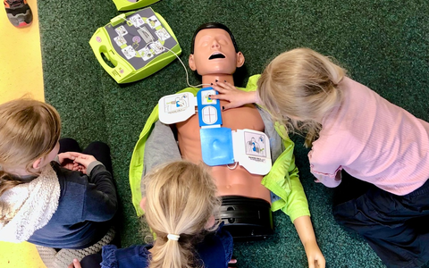 FW Hünxe: Projektwoche Erste Hilfe und Brandschutz in der Grundschule Drevenack - Foto: presseportal.de