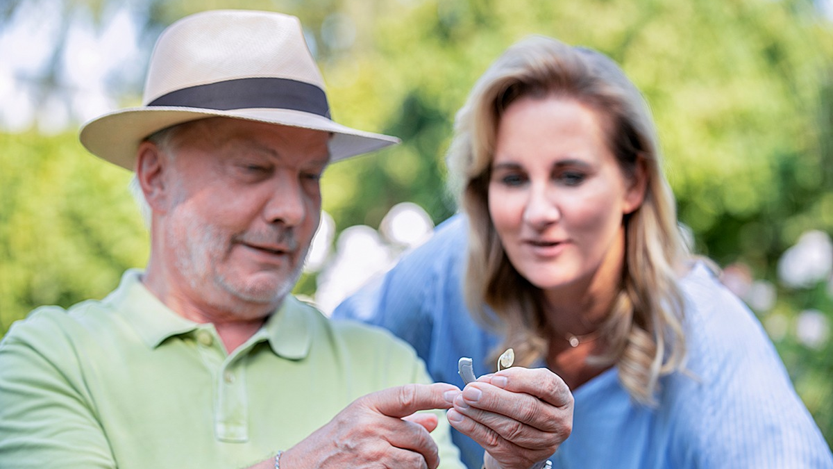 Studien zeigen: Gutes Hören schützt das Gehirn und fördert die geistige Fitness - Foto: presseportal.de