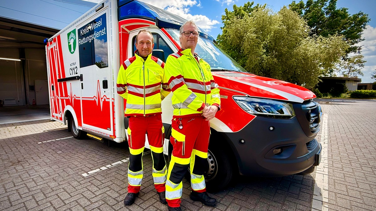 FW Dinslaken: Ein Jahr RTW Voerde 2 - starke Partnerschaft für die Region - Foto: presseportal.de