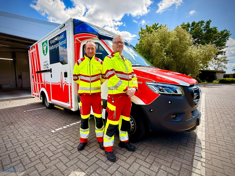 FW Dinslaken: Ein Jahr RTW Voerde 2 - starke Partnerschaft für die Region - Foto: presseportal.de