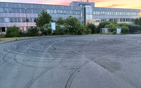 POL-DU: Duisburger Norden: Schwerpunktkontrolle - Polizei geht gegen Raser-Poser-Dater-Szene vor - Foto: presseportal.de POL-DU: Duisburger Norden: Schwerpunktkontrolle - Polizei geht gegen Raser-Poser-Dater-Szene vor - Foto: presseportal.de