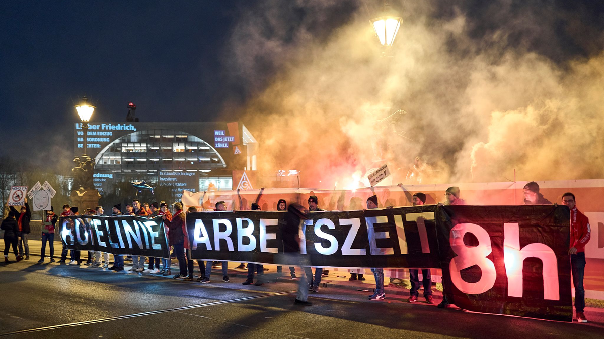 Die Gewerkschaften lehnen die Abkehr vom Acht-Stunden-Tag ab - eine Studie fasst die Gegenargumente zusammen. (Archivbild) - Foto: Michael Ukas/dpa