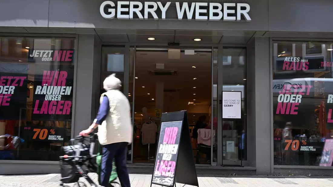 Der Abverkauf läuft auf Hochtouren in den verbliebenen Gerry-Weber-Shops in Deutschland. - Bild: Wolf von Dewitz/dpa