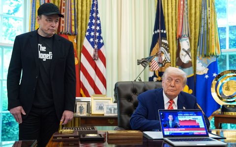 Das von Donald Trump vorangetriebene Steuergesetz sei eine «widerliche Abscheuligkeit», kritisiert Elon Musk. (Archivbild) - Foto: Evan Vucci/AP/dpa