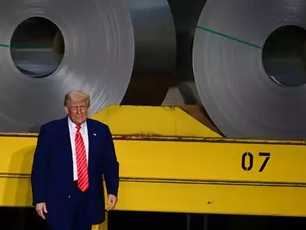 Donald Trump während seines Auftritts in einem Stahlwerk in West Mifflin in Pennsylvania. - Foto: David Dermer/AP/dpa