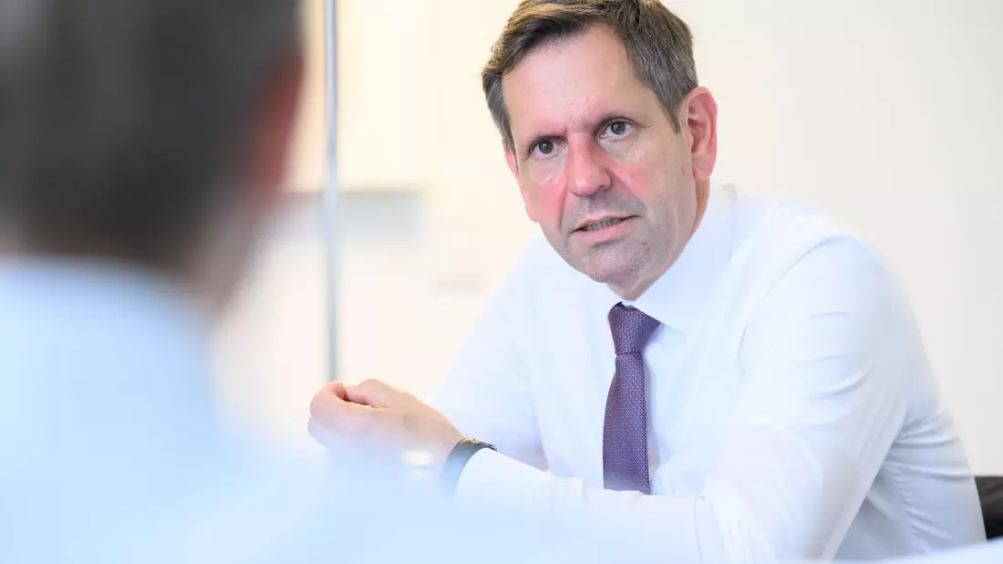Niedersachsens neuer Ministerpräsident Olaf Lies will die geplanten Investitionen möglichst schnell sichtbar machen. - Bild: Julian Stratenschulte/dpa