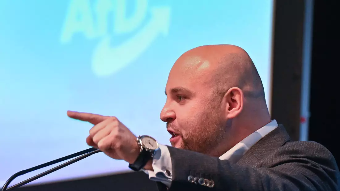 Markus Frohnmaier ist 34 Jahre alt. (Archivbild) - Bild: Bernd Weißbrod/dpa