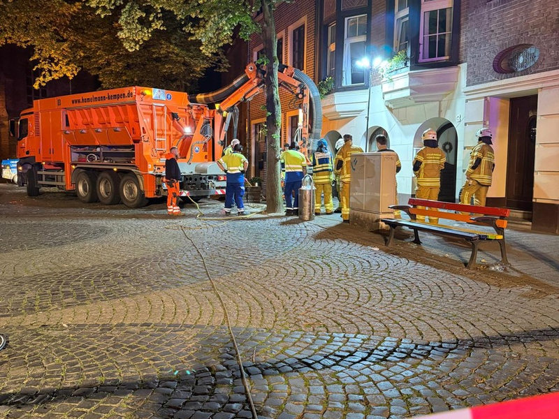 FW Tönisvorst: Zwei ungewöhnliche Einsätze für die Feuerwehr in der Nacht zu Sonntag: Gasgeruch durch Kurzschluss in St. Tönis und Hilferufe aus einer Wohnung mit Pool in Vorst - Foto: presseportal.de