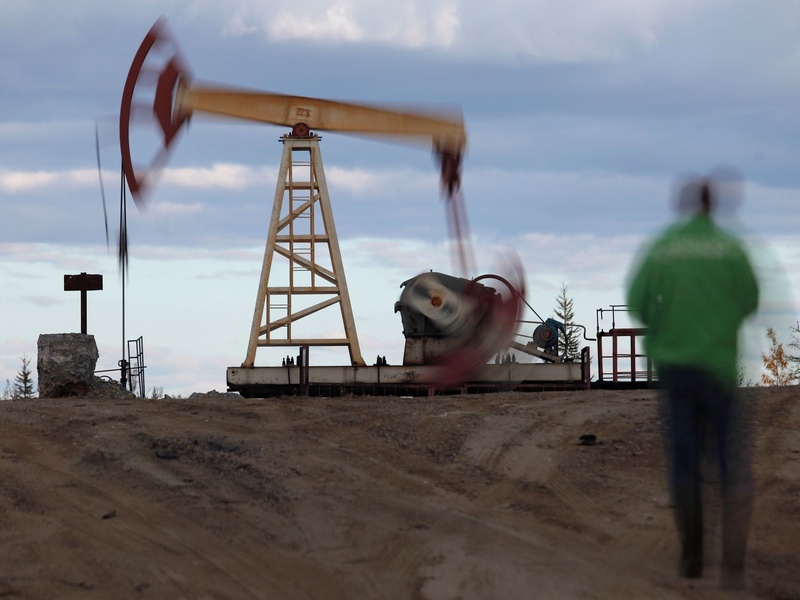 Die Öl-Schwergewichte Russland und Saudi-Arabien dominieren die Förderpolitik der Opec+. (Archivfoto) - Foto: Dmitry Lovetsky/AP/dpa