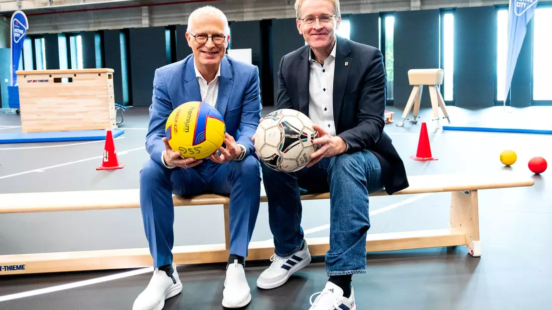 Der Start Hamburg ins Bewerbungs-Rennen um die Olympischen Spiele ist erfolgt. - Bild: Daniel Bockwoldt/dpa