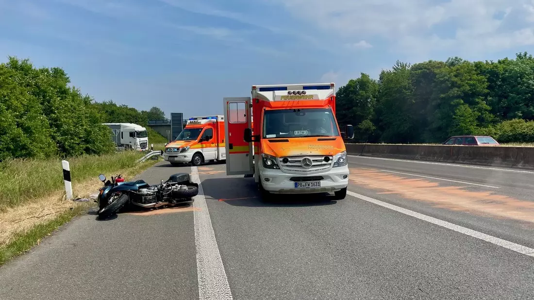 FW Paderborn: Verkehrsunfall mit einem Motorrad auf der Bundesstraße 1 - Bild: presseportal.de