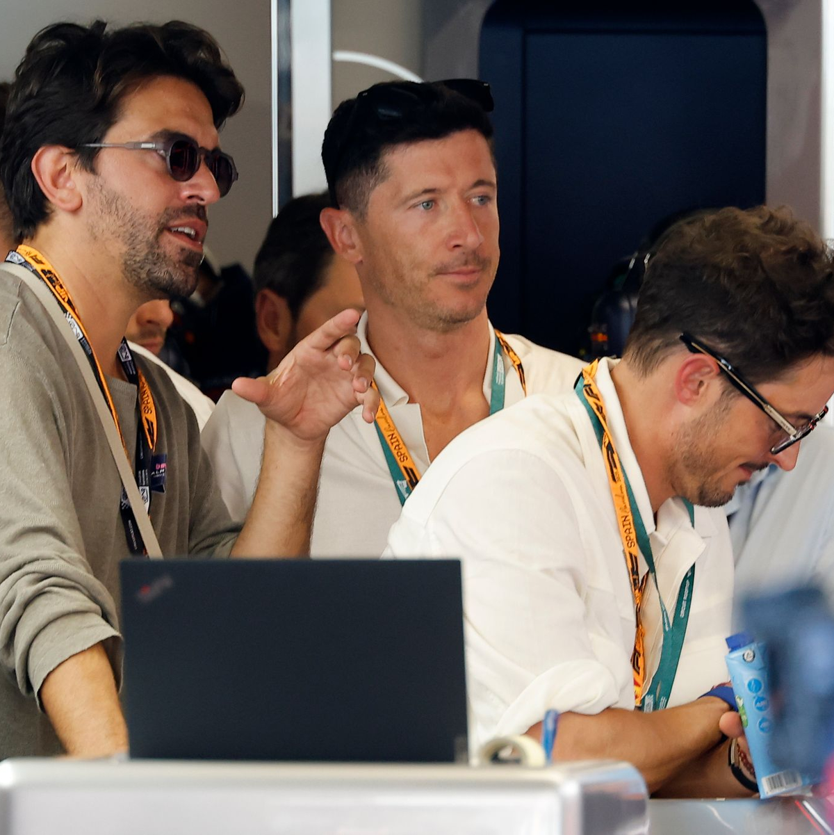 Barcelonas Stürmerstar Lewandowski ist Formel-1-Fan.  - Foto: Juan Medina/Pool Reuters/AP/dpa