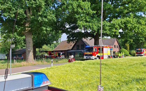 FW Bocholt: Feuerwehr verhindert Brandausbreitung auf Wohnhaus - keine Verletzten - Foto: presseportal.de