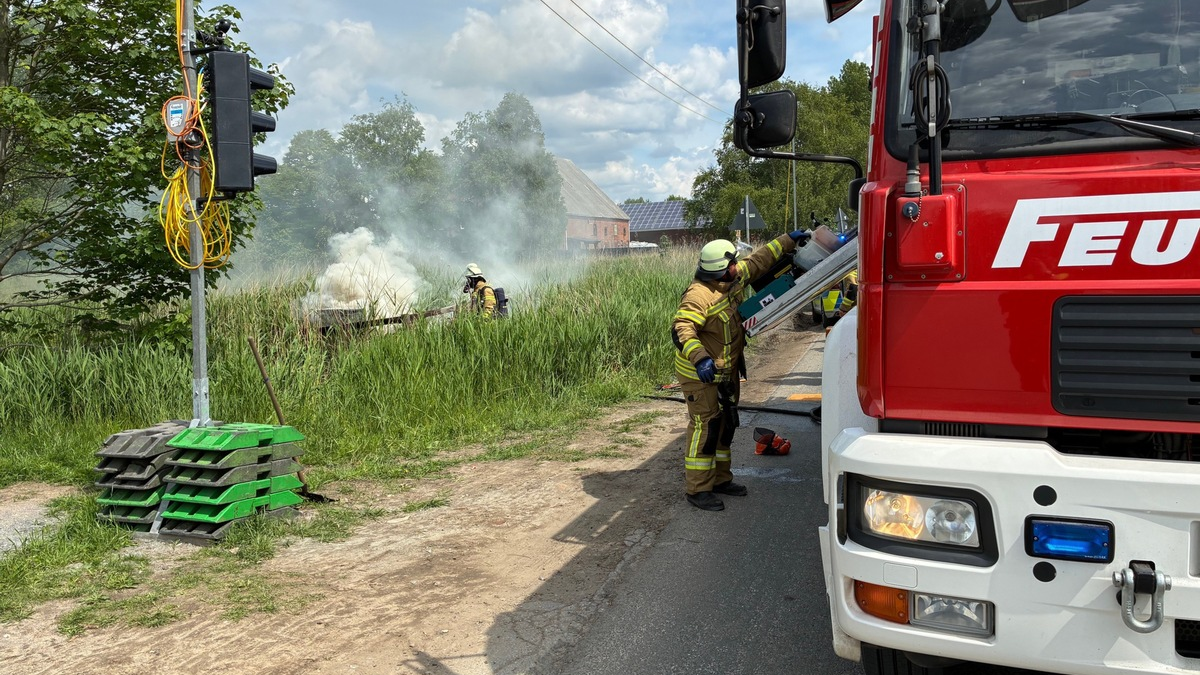 POL-CUX: Brand in Verteilerkasten sorgt für Verkehrsbehinderungen rund um Karls Erlebnisdorf - Foto: presseportal.de