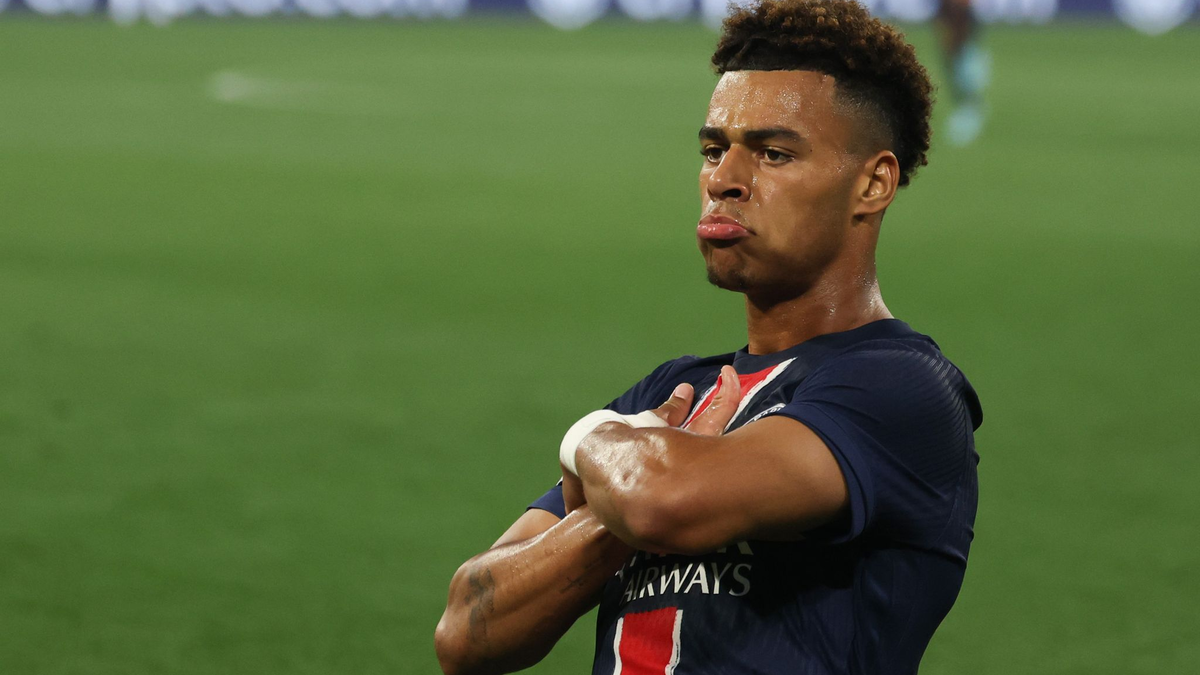 Luis Enrique feiert mit seinem Team den Sieg in der Champions League - Foto: Christian Charisius/dpa