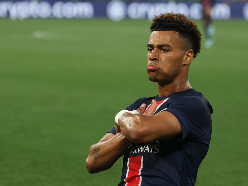 Luis Enrique feiert mit seinem Team den Sieg in der Champions League - Foto: Christian Charisius/dpa