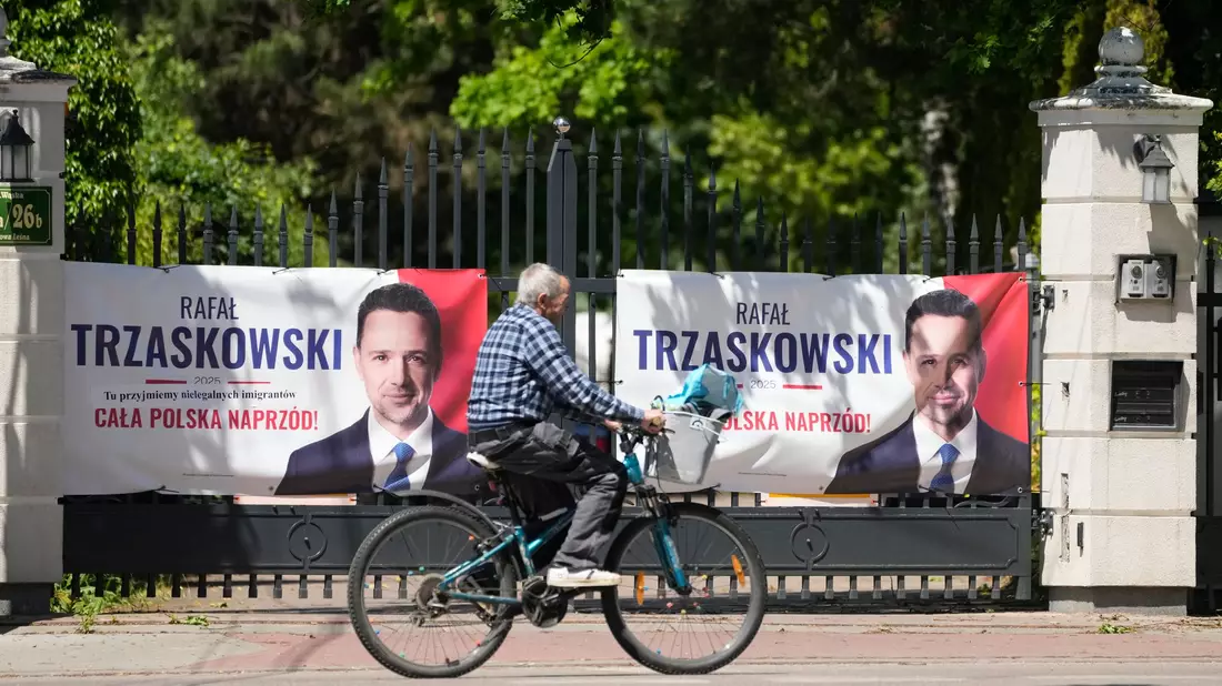 Vor der Stichwahl riefen beide Kandidaten zu Demonstrationen in Warschau auf. (Archivbild) - Bild: Czarek Sokolowski/AP/dpa