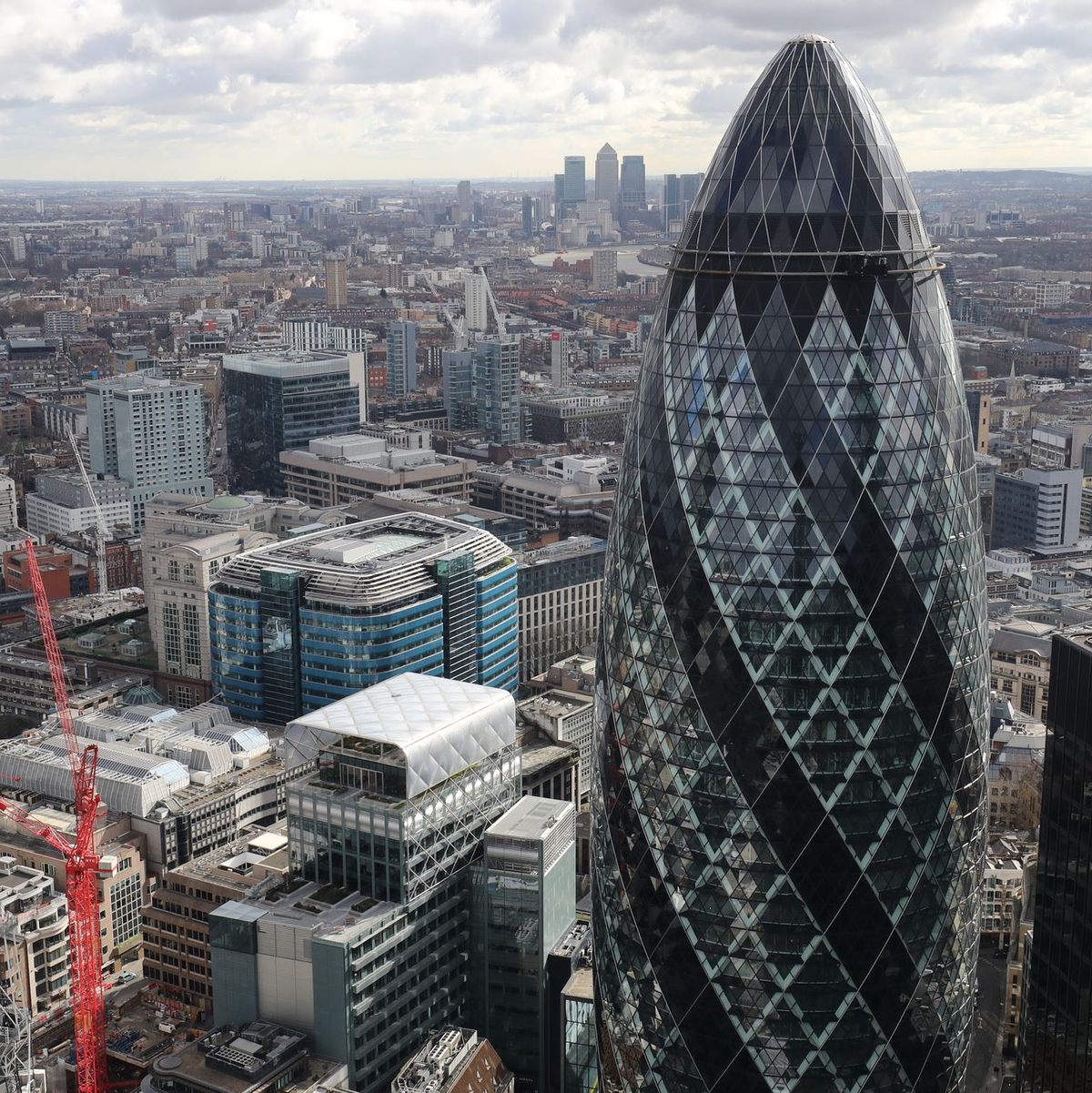 Sein Büro entwarf auch das Londoner Hochhaus «The Gherkin» (die Gurke). (Archivbild) - Foto: picture alliance / Chris Radburn/PA Wire/dpa