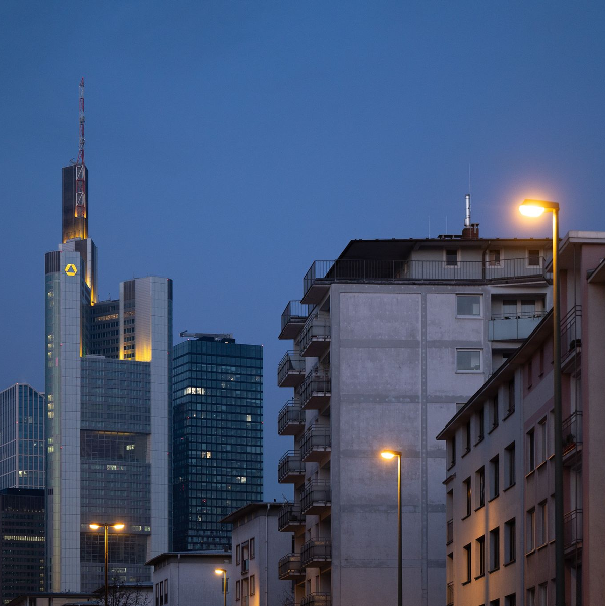Auch der Commerzbank-Tower gehört zu den Werken seines Büros. (Archivbild) - Foto: Sebastian Christoph Gollnow/dpa