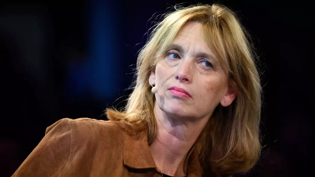 Familienministerin Karin Prien will den Mutterschutz für Selbstständige verbessern. - Bild: Bernd von Jutrczenka/dpa